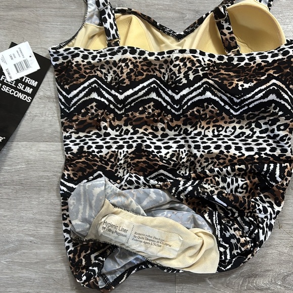 🏖TRIMSHAPER Animal Print Ruched Tummy Control One Piece Swimsuit Size 18W NWT - Picture 7 of 8